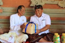 Bupati Tamba Gelar Silakrama ke Sejumlah Griya di Jembrana Silakrama
