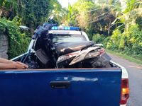 Tak Dapat Kendalikan Sepeda Motornya, Pengendara ini Tabrak Pelinggih Tabrak