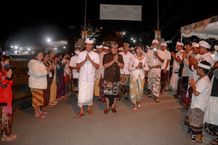 Bupati Giri Prasta Hadiri Upacara Mamukur Kinambulan Desa Adat Pangsan Bupati Giri Prasta