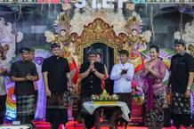 Bupati Giri Prasta Hadiri Perayaan Hut Ke-67 ST. Eka Putra Banjar Badung Kelurahan Lukluk Bupati Giri Prasta