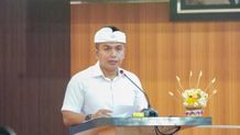 Wabup Ipat Tanggapi Pandangan Fraksi Dewan Fraksi Dewan