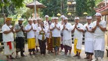 Wabup Ipat Dampingi Kelian Dinas Dharma Yatra Ke Sejumlah Pura di Banyuwangi Wabup Ipat