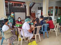 Kelurahan Sesetan Gelar Vaksin Booster Kepada 122 Orang Warga Sesetan