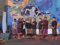 Wawali Arya Wibawa dan Sekda Alit Wiradana Hadiri Malam Grand Final Festival Teruna Teruni Sanur Kaja 2022 Denpasar