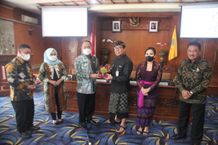 Pemkot Samarinda Melakukan Kunjungan Kerja Ke Kota Denpasar Wakil Wali Kota Denpasa
