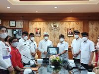 Pemkot Denpasar Terima Penghargaan UHC Dari BPJS Kesehatan Pemkot Denpasar