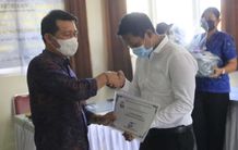 Guna Menuntaskan Kemiskinan, Bupati Suwirta Lepas Empat KK Miskin Bekerja ke Kapal Pesiar KK Miskin