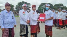 Serahkan 615 SK, Bupati Sedana Arta Butuh “Supertim” untuk Bangli Supertim