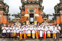 Bupati Giri Prasta Sembahyang Bersama di Pura Lingga Bhuwana, TP PKK Badung Pentas Perdana Tari Wali Rejang Giri Putri Bupati Badung