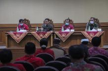 Rapat Satgas Covid-19, Sekda Adi Arnawa Tekankan Percepatan Vaksinasi Booster Sekda Badung