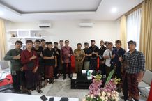 Terima ST. Mekar Jaya Babakan Kangin Desa Gulingan, Wabup Suiasa Dukung Program Tukar Sampah Dengan Beras Wabup Ketut Suiasa
