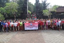 TP PKK Badung Laksanakan Gerakan Bersih-Bersih di Pura Dalem Lambing Desa Sibang Kaja Ketua TP. PKK Badung