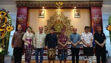 Tingkatkan Literasi Akan Manfaat dan Risiko Pinjol, OJK Gelar Seminar di FEB UNUD feb unud