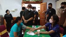 Genjot Cakupan Vaksinasi di Kota Denpasar, Sekda Alit Wiradana Tinjau Pelaksanaan Vaksin Boster di Kantor Desa Padangsambian Klod Vaksin Booster