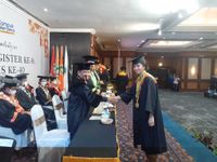 Dwijendra University Lepas 235 Wisudawan, Rektor: Jangan Pernah Berhenti Menuntut Ilmu Dwijendra University
