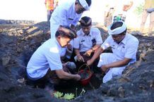 Penataan Area Pedagang Pura Goa Lawah Dimulai, Bupati Suwirta Lakukan Peletakan Batu Pertama Pura Goa Lawah