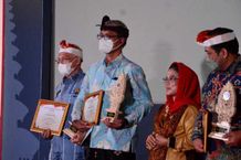 Gubernur Koster Raih Penghargaan Pembina Koperasi Terbaik