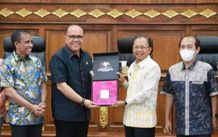 Wakil Ketua Komisi II DPR RI Dihadapan Gubernur Wayan Koster Tegaskan RUU Provinsi Bali Segera Disahkan Jadi Undang-Undang Gubernur Koster