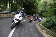 Begini Cara Naik Motor Matik di Tanjakan & Turunan Honda