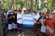 Wabup Sutjidra Serahkan Bantuan Hibah Alat Tangkap Ikan Buleleng