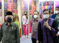 Wapres Ma’ruf Amin Apresiasi Gubernur Koster dan Putri Koster Telah Inovasikan Produk Kerajinan Tertata Sangat Rapi dan Indah di Pameran IKM Bali Bangkit IKM