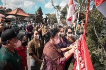 Ayu Kristi Arya Wibawa Launching Papan Nama Banjar dan Pura dengan Aksara Bali di Desa Padangsambian Klod Ayu Kristi Arya Wibawa