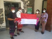 Seluruh OPD Pemkot Denpasar Bagikan Bendera Merah Putih, Sukseskan Gerakan 10 Juta Bendera Denpasar
