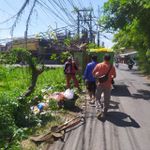 Jaga Kebersihan Lingkungan, Kelurahan Panjer Sisir Sampah Yang Dibuang Sembarangan Denpasar