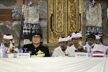 Bupati Giri Prasta dan Sekda Adi Arnawa Hadiri Karya Pitra Yadnya Desa Adat Pecatu Badung