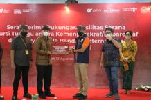 Tingkatkan Kenyamanan Penumpang, Bandara I Gusti Ngurah Rai Terima Dukungan Kursi Tunggu dari Kemenparekraf Kursi Tunggu