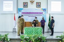 Bupati Giri Prasta Hadiri Acara Penandatanganan MoU, Inginkan Pembangunan Desa Bersih Layani Bupati Giri Prasta