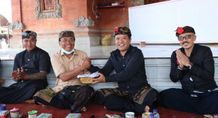 Tunjukan Bukti Nyata, Kembali Bupati dan Wakil Bupati Bangli Serahkan Banten Upasaksi Pengabenan Massal Ngaben Massal