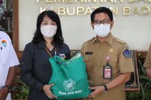 Sambut HUT Ke-77 RI di Kabupaten Badung, Sekda Adi Arnawa Terima CSR dari BPD Bali Badung