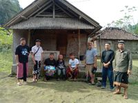 Serangkaian HUT Ke-77 RI, STT Dwi Baled Agung Bagikan Puluhan Paket Sembako Paket Sembako
