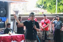 Bupati Giri Prasta Hadiri Upacara Pitra Yadnya Desa Adat Lepang Banjarangkan Klungkung Bupati Nyoman Giri Prasta