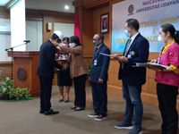 Direktur Pascasarjana Unud Lantik Lima Insinyur Baru pada Pelantikan dan Pelepasan Pascasarjana Periode III Tahun 2022 direktur pascasarjana