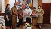 Wali Kota Jaya Negara Saksikan Penyerahan Penghargaan Kejar Award Kepada SD Negeri 3 Sesetan, Dalam Penanganan Sampah Denpasar