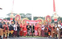 Pakaian Nusantara Meriahkan Apel HUT Ke-77 Proklamasi Kemerdekaan RI di Kabupaten Tabanan Pakaian Nusantara