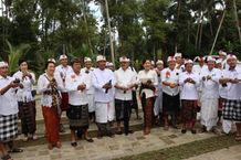 Rayakan Tumpek Uye, Bupati Bangli Lepas Liarkan Ratusan Burung Bangli