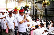 Terbukti Mampu Ringankan Beban Warga, Bupati Tabanan Dukung Konsep Ngaben Bersama Warga Beraban Ngaben