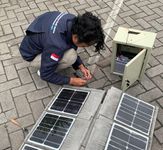 Mahasiswa UGM Kembangkan Genting Panel Surya Berbasis IoT UGM