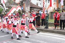 Bupati Bangli Lepas Lomba Gerak Jalan Tingkat SD Serangkaian HUT Ke-77 RI Gerak Jalan