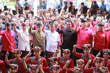 Gubernur Wayan Koster Motivasi Siswa SMK Negeri 1 Denpasar Ciptakan Sepeda Motor Hingga Kompor Listrik Gubernur Wayan Koster