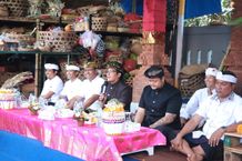 Bupati Giri Prasta Hadiri Karya Ngenteg Linggih di Pura Ratu Gede Sakti Gerih Bupati Giri Prasta