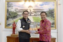 Bertemu Kang Emil, Sedana Arta Dapat Banyak Ilmu Kang Emil