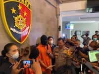 Pulang Melukat, MMD dan DNL “Ena-ena” di Mobil Ena-ena