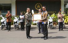Dukung Transisi Energi Bersih, PLN Serahkan Sertifikat Energi Terbarukan untuk 5 Istana Kepresidenan Istana Kepresidenan