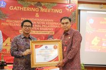Gathering Meeting dan Penandatanganan Rekomitmen Nota Kesepakatan, Sekda Adi Arnawa Resmikan Loket Bea Cukai TMP A di MPP Kabupaten Badung Sekda Wayan Adi Arnawa