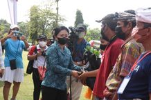 Antari Jaya Negara Hadiri Pasar Rakyat ‘Berbelanja dan Berbagi’ TP PKK Provinsi Bali Antari Jaya Negara