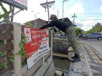 Kecamatan Denpasar Selatan Bersinergi dengan Satpol PP Tertibkan Baliho Tanpa Ijin dan Kedaluwarsa Denpasar